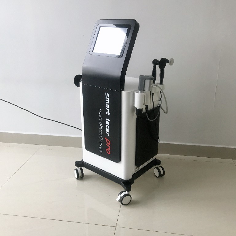 Sportowa maszyna do terapii falami uderzeniowymi z masażem Tecar do łagodzenia bólu ciała